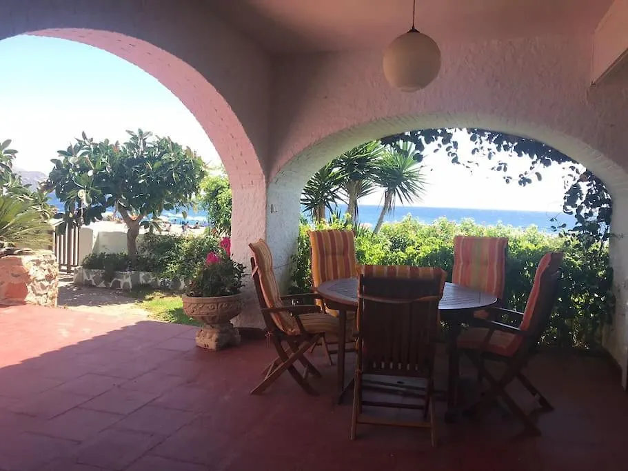 Chalet Con Jardin En Playa De Calahonda, Granada